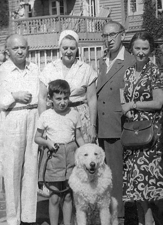 Paul Rosenstein Rodan z żoną Margaret, Artur Sandauer z żoną Erną Rosenstein i Adam Sandauer, Krynica połowa lat 50 tych